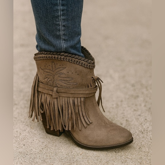 Not Rated Fringe Western Boots – Size 6.5 Brown Taupe Neutral Boho Festival Fun - Picture 11 of 11